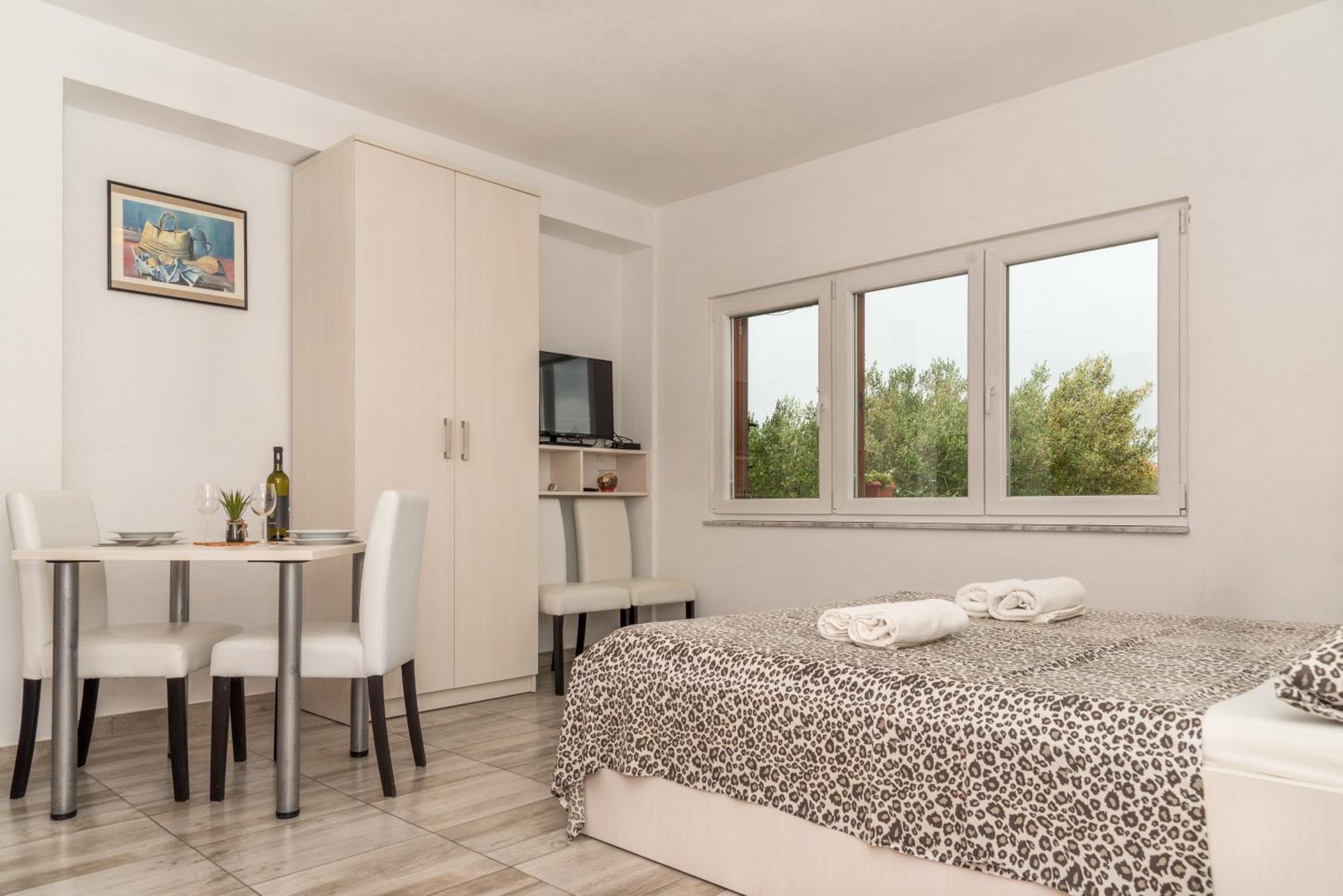 Studio Apartment Нин Экстерьер фото