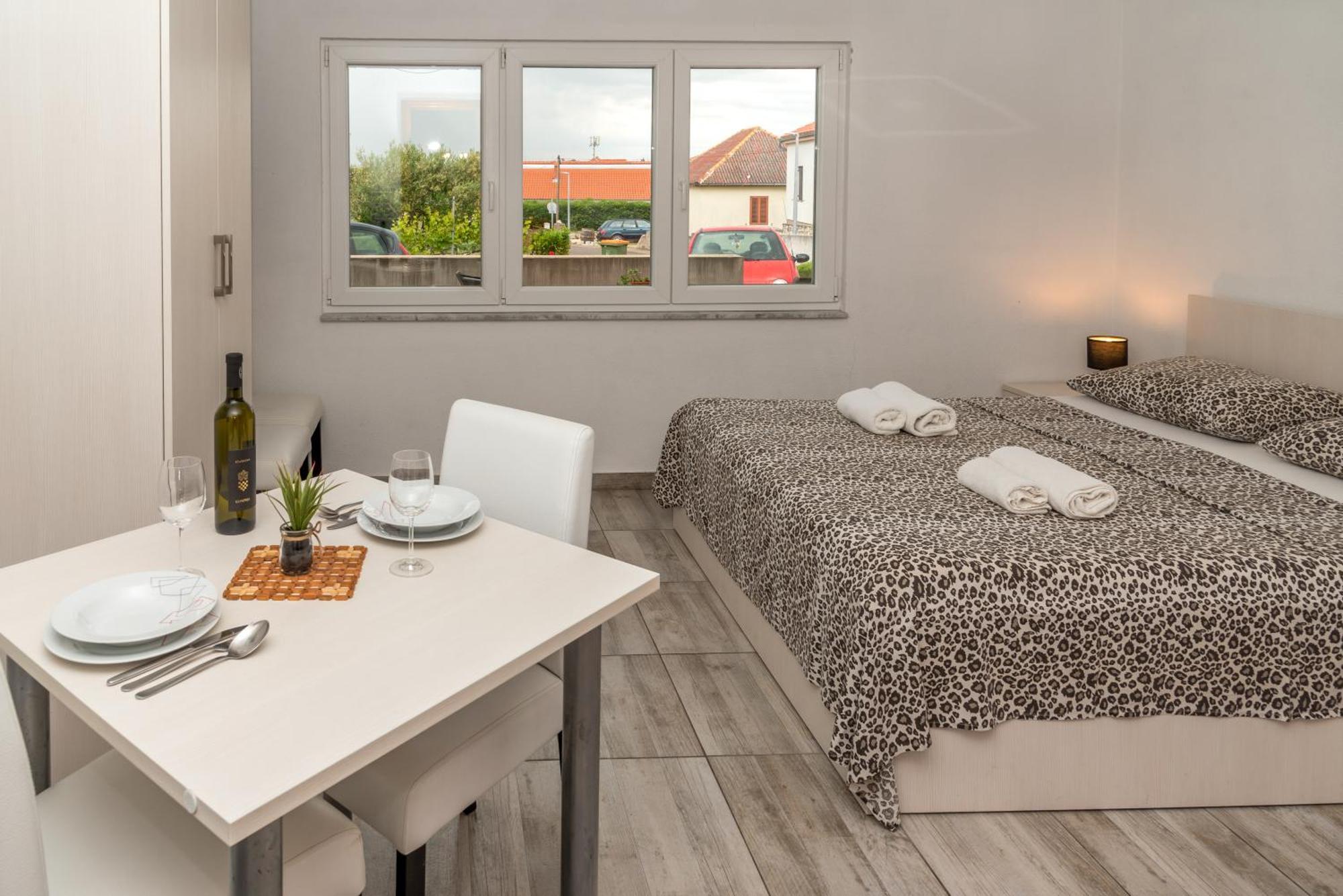 Studio Apartment Нин Экстерьер фото